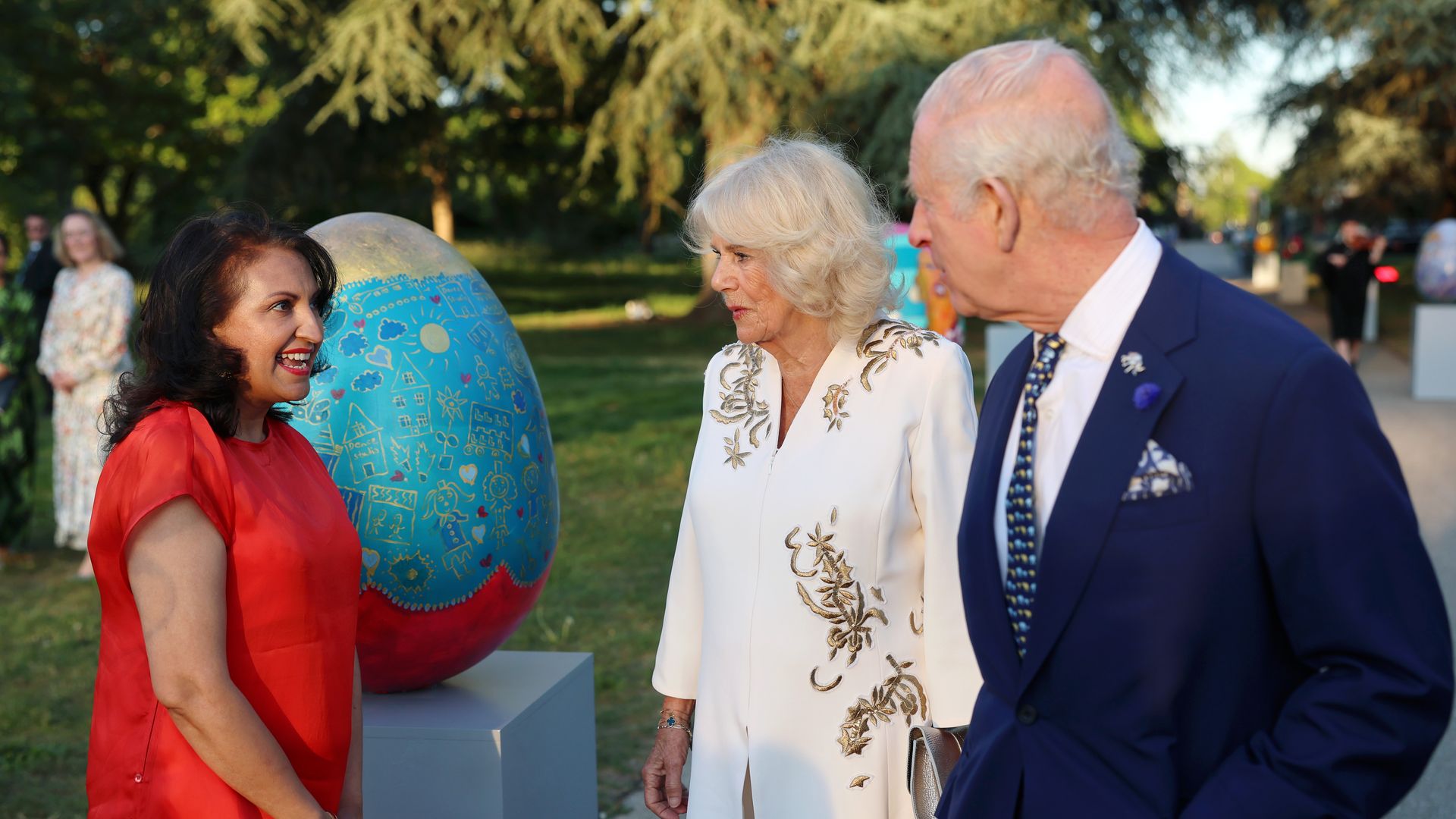 King Charles and Queen Camilla talking to an artist
