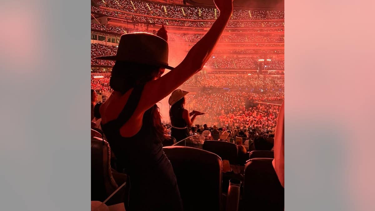 Meghan Markle dancing at Beyonce concert