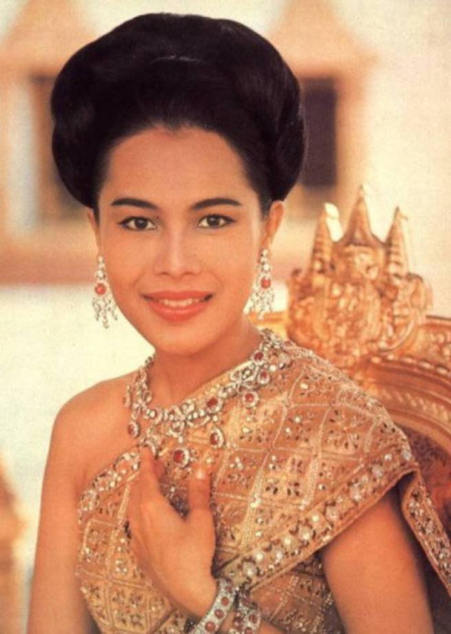 Queen Sirikit of Thailand and her wonderful set of diamond and rubies made by Köchert.