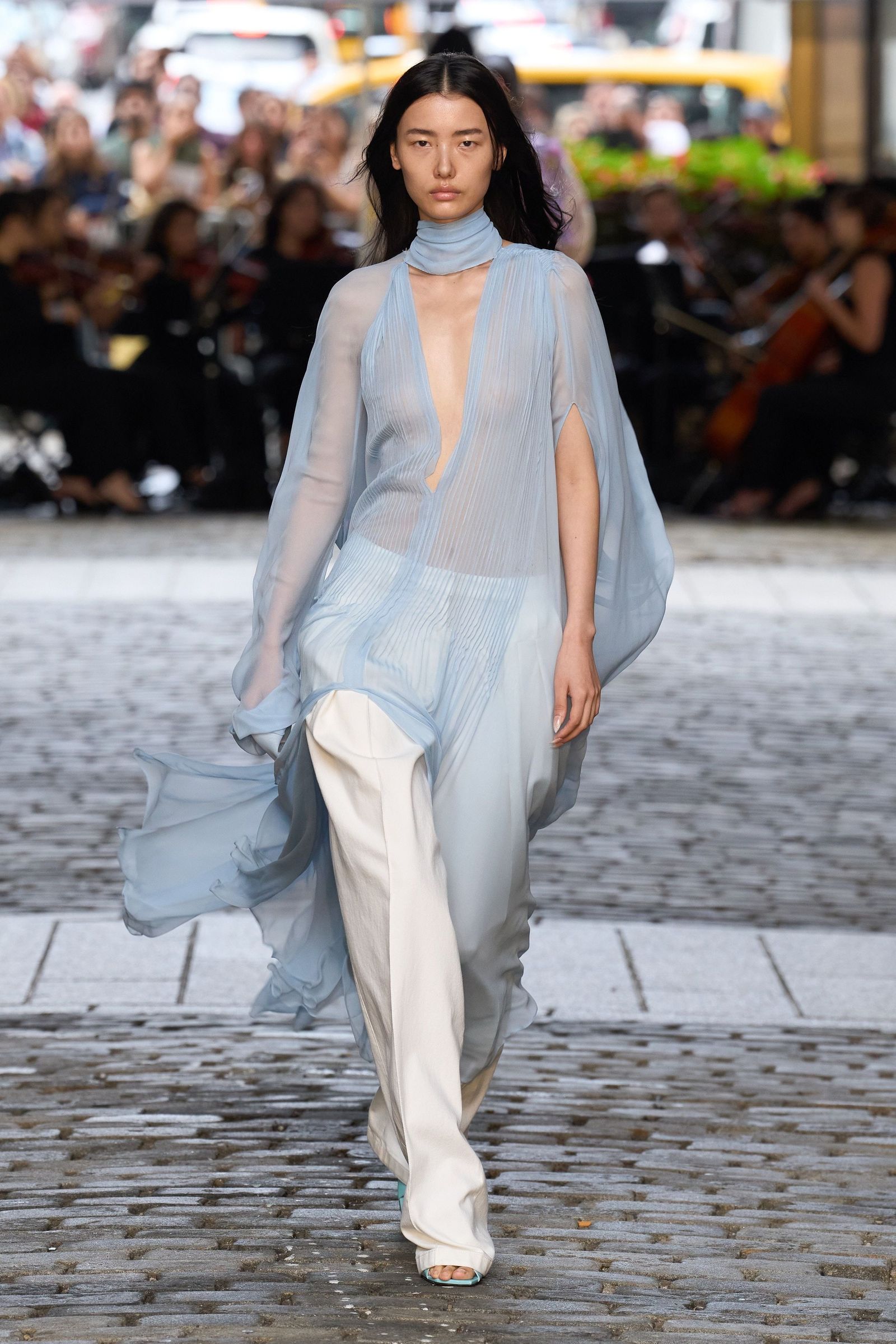 Blusa transparente de Prabal Gurung PrimaveraVerano 2025.