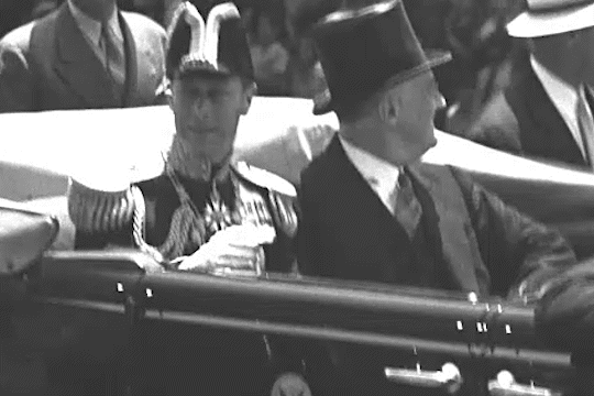 Black and white photo of Roosevelt in a car.