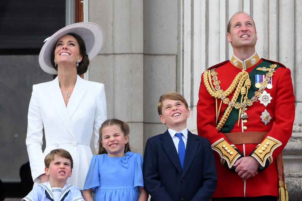 britains catherine, duchess of cambridge (l) and britains prince william, duke of cambridge, (r) stand with their children britains prince louis of cambridge, britains princess charlotte of cambridge, and britains prince george of cambridge, to watch a special flypast from buckingham palace balcony following the queens birthday parade, the trooping the colour, as part of queen elizabeth iis platinum jubilee celebrations, in london on june 2, 2022. huge crowds converged on central london in bright sunshine on thursday for the start of four days of public events to mark queen elizabeth iis historic platinum jubilee, in what could be the last major public event of her long reign. (photo by daniel leal / afp) (photo by daniel leal/afp via getty images)
