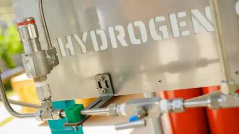 Getty Images A tank with hydrogen written on the side